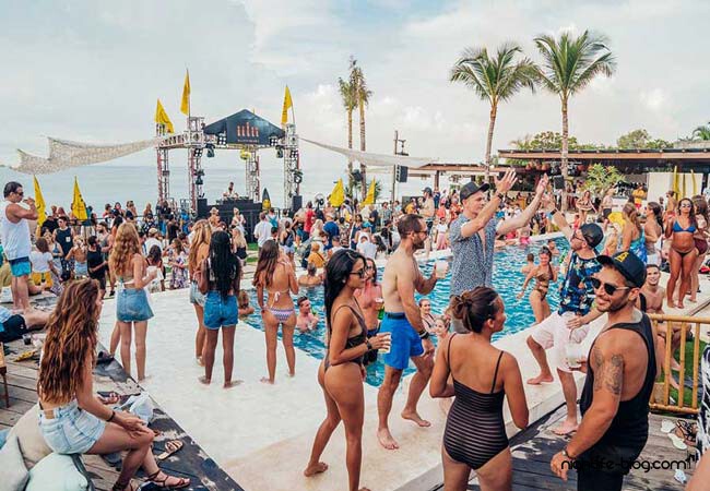Beach Clubs Bali - Beach bars in Seminyak with pool party